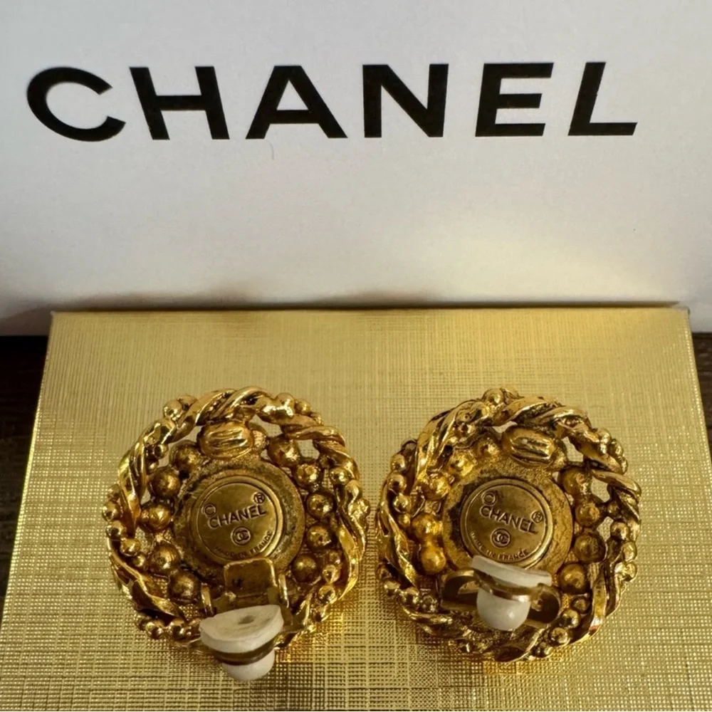 🌟CHANEL🌟Vintage Rhinestone Clip On Earrings - Picture 4 of 5